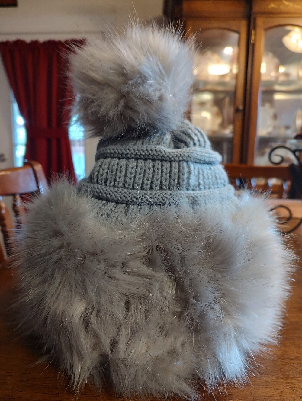 Faux Fur Pom Pom Knit Hat in Light Gray